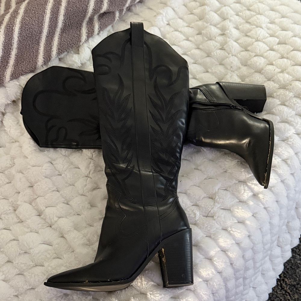 VENUS Black Heeled Knee-High Boots